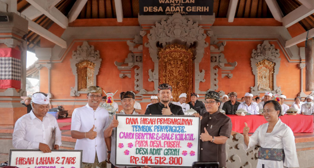 Bupati Giri Prasta Serahkan Hibah di Desa Adat Gerih | Kab Badung