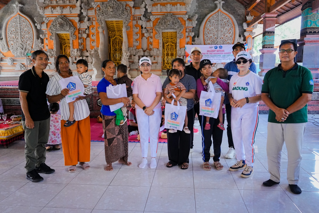 Rasniathi Adi Arnawa Pimpin Aksi "Badung Peduli" di Desa Sedang
