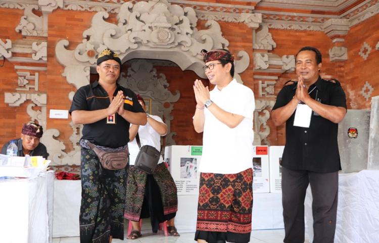 Sekda Badung Pimpin Tim Kabupaten Pantau Pemungutan Suara, Pemilu di Badung Berjalan Aman dan Lancar