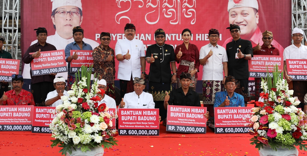 Bupati Giri Prasta Serahkan Hibah Rp. 12,5 M tahap kedua, Total Rp. 30,5 M dari Badung untuk Kabupaten Gianyar 