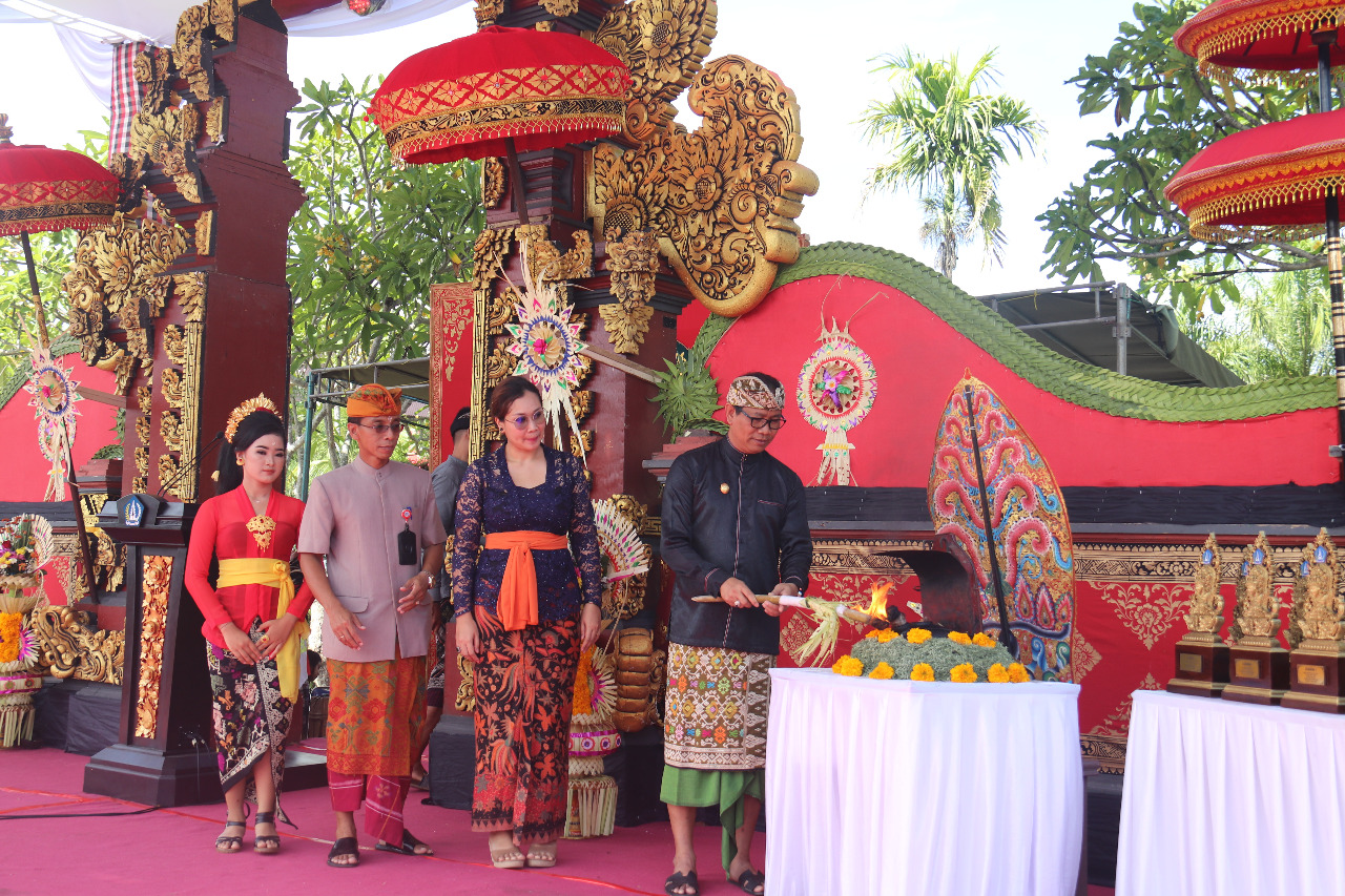 Wabup Suiasa Buka Festival Bahasa Aksara dan Sastra Bali Kabupaten Badung